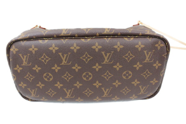 imgrc0073324330 Louis Vuitton Neverfull MM Tote Bag Monogram Brown