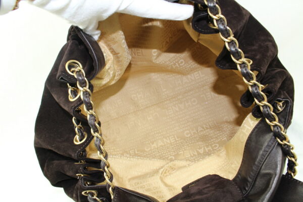 imgrc0073478345 Chanel Suede Chain Shoulder Bag Brown