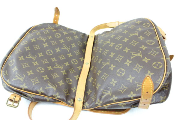 imgrc0073687090 Louis Vuitton Saumur 30 Shoulder Bag Monogram