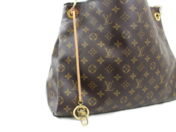 imgrc0073688201 Louis Vuitton Artsy MM Shoulder Bag Monogram Brown