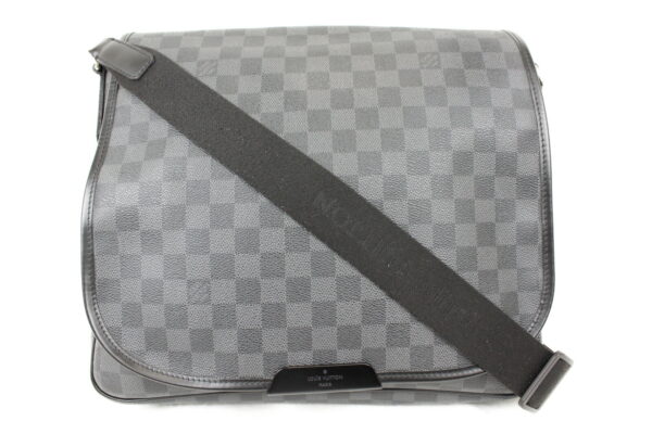 imgrc0073754629 Louis Vuitton Daniel MM Shoulder Bag Damier Graphite