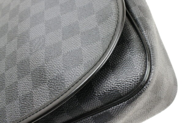 imgrc0073754639 Louis Vuitton Daniel MM Shoulder Bag Damier Graphite