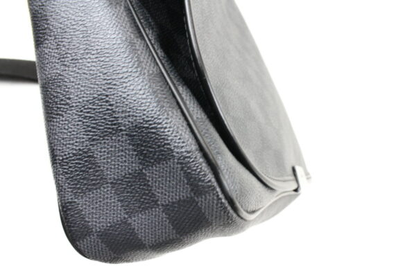 imgrc0073754640 Louis Vuitton Daniel MM Shoulder Bag Damier Graphite