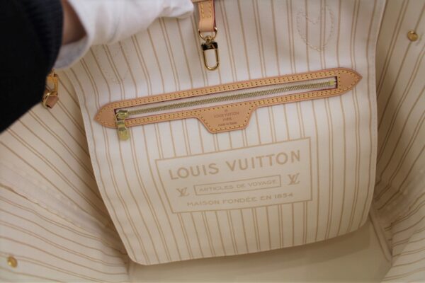 imgrc0073854830 Louis Vuitton Neverfull MM Tote Bag Damier Azur White