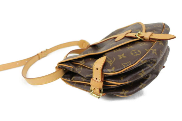 imgrc0073895153 Louis Vuitton Saumur 30 Shoulder Bag Monogram Brown