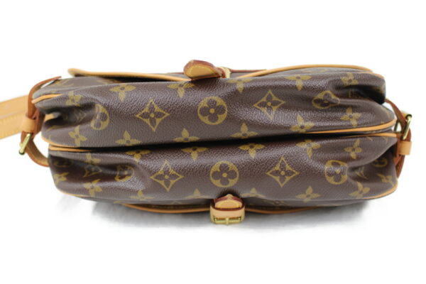 imgrc0073895154 Louis Vuitton Saumur 30 Shoulder Bag Monogram Brown