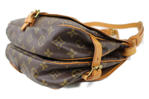 imgrc0073895164 Louis Vuitton Saumur 30 Shoulder Bag Monogram