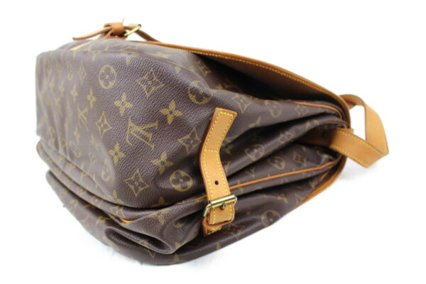 imgrc0073895178 Louis Vuitton Saumur 30 Shoulder Bag Monogram Brown