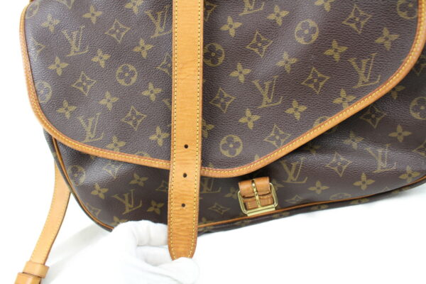 imgrc0073895182 Louis Vuitton Saumur 30 Shoulder Bag Monogram Brown