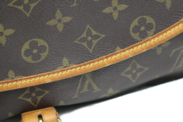 imgrc0073895186 Louis Vuitton Saumur 30 Shoulder Bag Monogram Brown