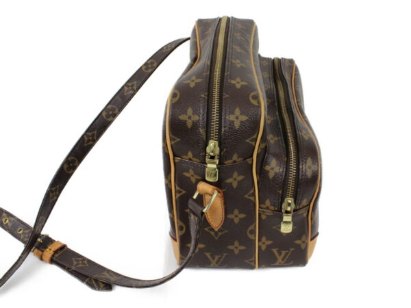 imgrc0074368450 Louis Vuitton Nile Shoulder Bag Monogram Canvas Brown