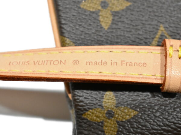 imgrc0075016076 Louis Vuitton Pochette Mallel Waist Bag Monogram Brown