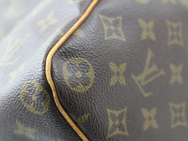 imgrc0075115627 Louis Vuitton Speedy 40 Monogram Handbag