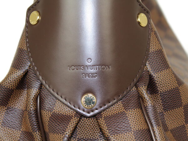 imgrc0075184003 Louis Vuitton Regia Shoulder Bag Damier Ebene Brown