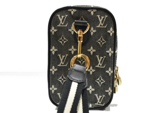 imgrc0075206001 Louis Vuitton Us Digital Monogram Mini Canvas Camera Case