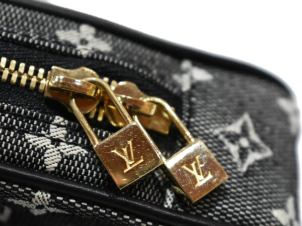 imgrc0075206004 Louis Vuitton Us Digital Monogram Mini Canvas Camera Case