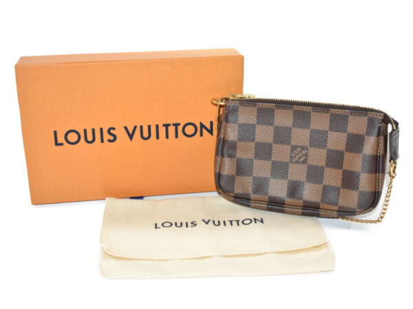 imgrc0075338626 Louis Vuitton Mini Pochette Accessoire Damier Mini Pouch