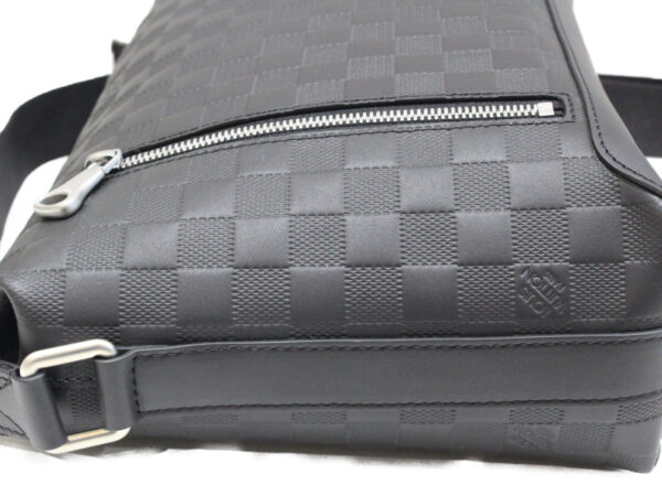 imgrc0075369162 Louis Vuitton Discovery Messenger Bag Damier Infini Leather