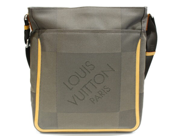 imgrc0075380998 Louis Vuitton Companion Damier Jean Shoulder Bag