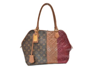 imgrc0075605891 Louis Vuitton Lou Messenger Shoulder Bag Damier Jean Tail Khaki