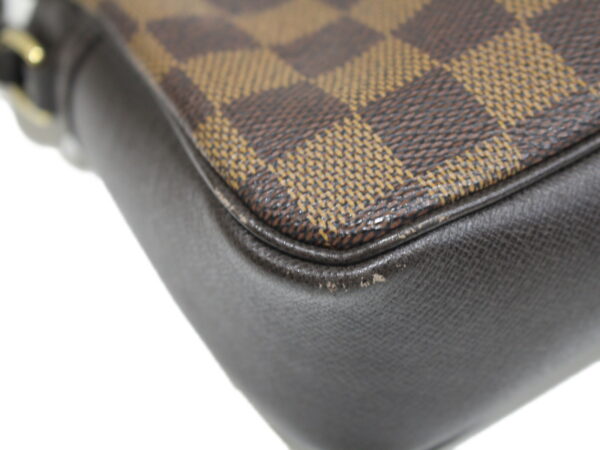 imgrc0075748163 Louis Vuitton Truth Damier Accessory Pouch