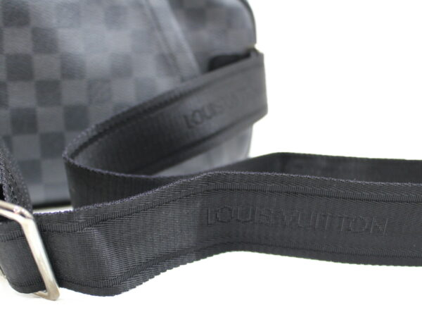 imgrc0075827720 Louis Vuitton Umbrella Damier Graphite Waist Pouch