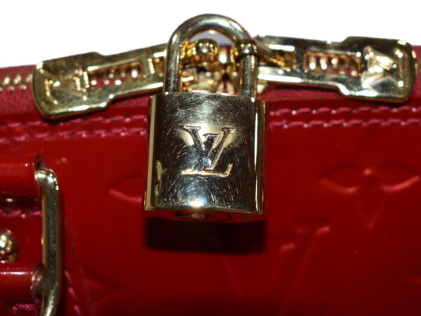 imgrc0076117067 Louis Vuitton Alma BB Crossbody Bag Vernis Red Pomme dAmour