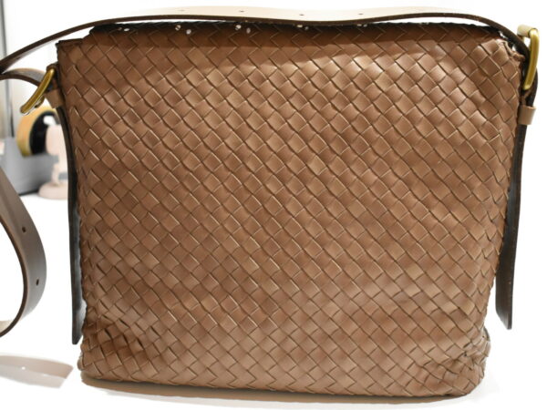 imgrc0076166694 Bottega Veneta Crossbody Bag Leather Brown