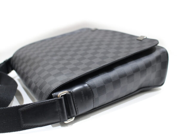 imgrc0076181673 Louis Vuitton District MM NM Damier Graphite Messenger Bag