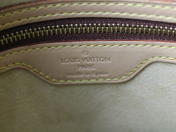 imgrc0076202075 Louis Vuitton Looping GM Monogram Shoulder Bag Brown