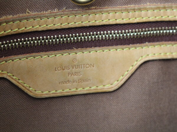 imgrc0076227538 Louis Vuitton Batignolles Horizontal Shoulder Bag Monogram Brown