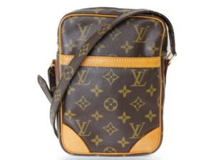 imgrc0076356302 LOUIS VUITTON Zippy long wallet M32822 Taiga Black