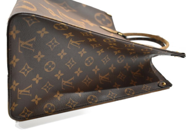 imgrc0076645631 Louis Vuitton On the Go GM Tote Bag Giant Monogram