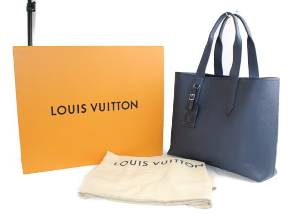 imgrc0076664302 Louis Vuitton Hippo Voyage Tote Bag Taurillon Leather Navy