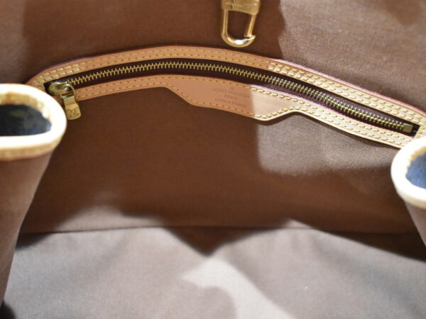 imgrc0076712453 Louis Vuitton Batignolles Horizontal Handbag Monogram Brown