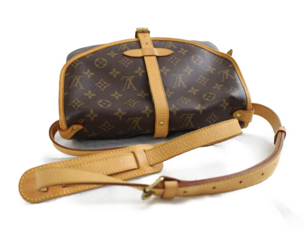 imgrc0076724841 Louis Vuitton Saumur 30 Shoulder Bag Monogram Canvas Brown