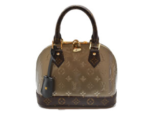 imgrc0076872673 Louis Vuitton Easy Pouch Monogram Emplant Shoulder Bag