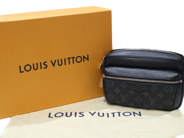 imgrc0077012671 Louis Vuitton Bum Bag Outdoor Monogram Eclipse Taiga