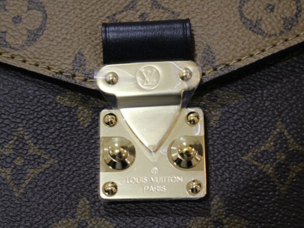 imgrc0077168376 Louis Vuitton Pochette Metis MM Monogram Reverse Shoulder Bag