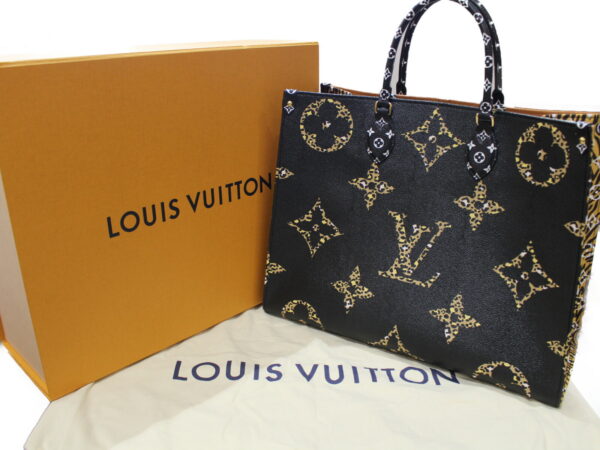 imgrc0077267401 Louis Vuitton On the Go GM Monogram Jungle Tote Bag