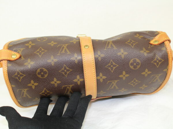 imgrc0077362098 Louis Vuitton Saumur 30 Monogram Shoulder Bag Brown