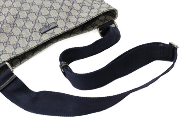 imgrc0077471786 Gucci GG Supreme Shoulder Bag Canvas Leather Navy