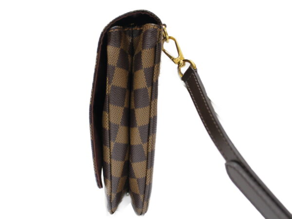 imgrc0077554358 Louis Vuitton Hoxton GM Damier Shoulder Bag