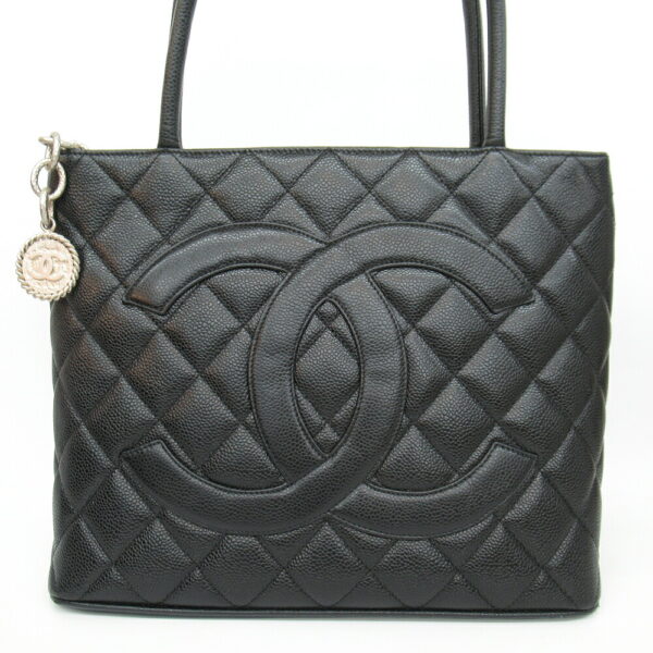 imgrc0077618639 Chanel Tote Caviar Skin