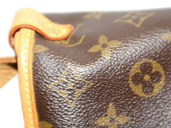 imgrc0078209286 Louis Vuitton Saumur 30 Shoulder Bag Monogram Canvas Brown