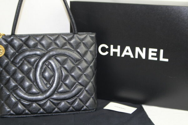 imgrc0078233357 Chanel Reprint Caviar Skin Tote Bag Black