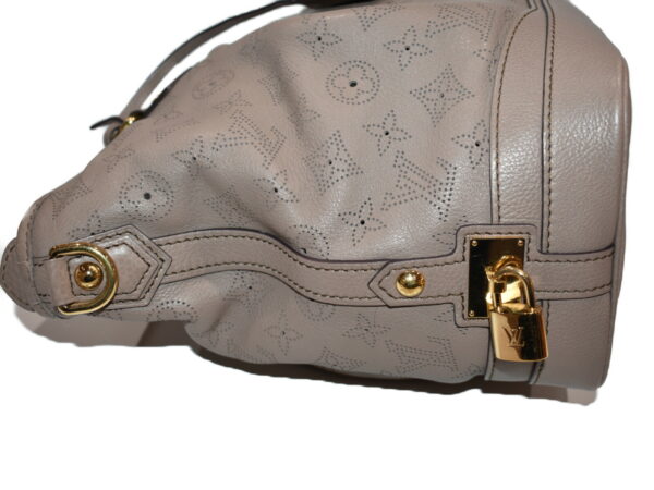 imgrc0078407884 Louis Vuitton Stella PM Handbag Monogram Mahina Leather Gri Perle