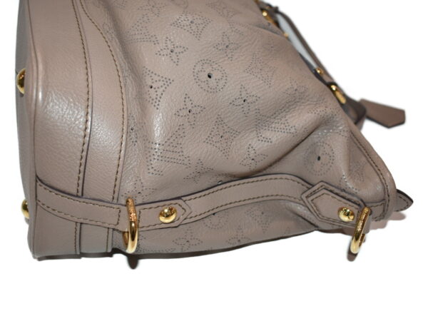 imgrc0078407885 Louis Vuitton Stella PM Handbag Monogram Mahina Leather Gri Perle