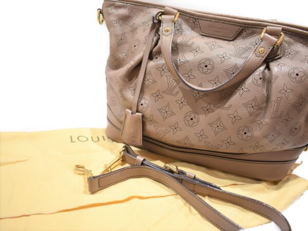 imgrc0078407897 Louis Vuitton Stella PM Handbag Monogram Mahina Leather Gri Perle