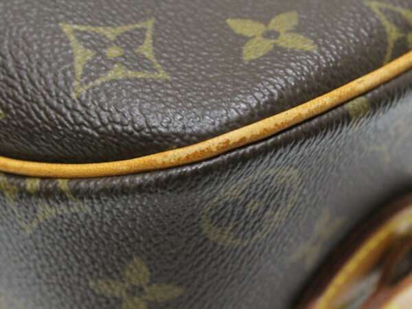 imgrc0078971416 Louis Vuitton Blois Monogram Shoulder Bag